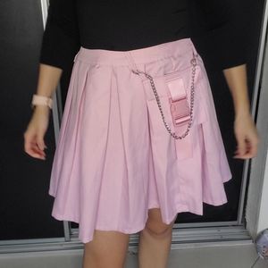 Pleated skirt with pocket